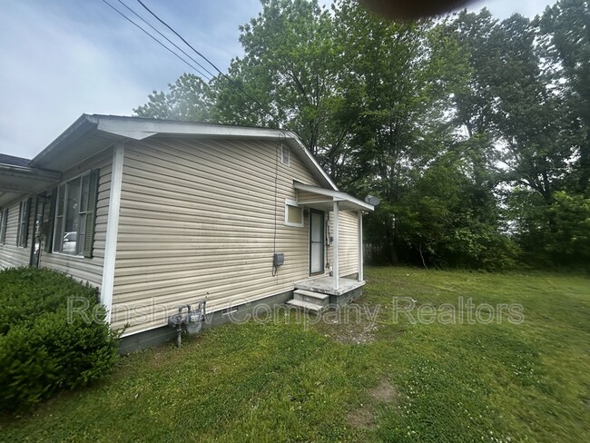 Building Photo - 109 McLin St