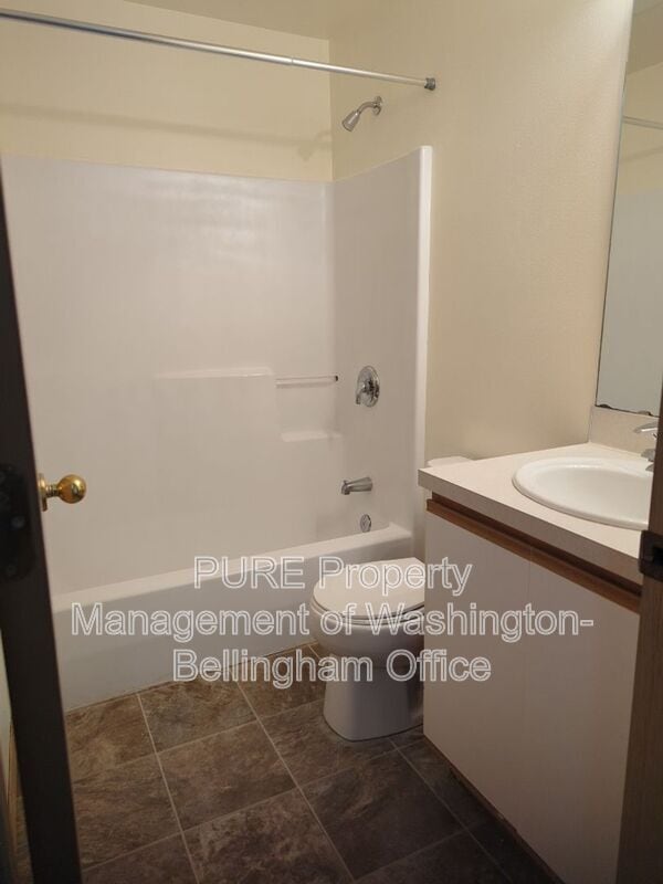 Building Photo - 413 Rowland Rd