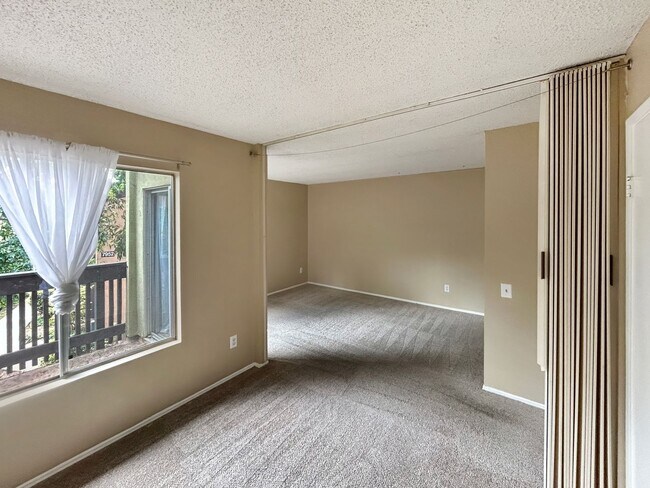 Building Photo - Beautiful 1BD/1BA W/ Reserved Parking in M...