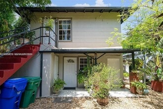 Building Photo - 224 SW 6th Ave