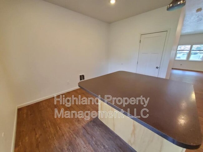 Building Photo - 1215-1217 NE Monroe St
