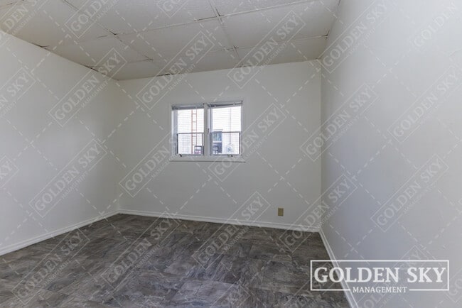 Building Photo - 1507 W 9th St