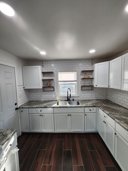 Building Photo - 1696 Hendrick Rd