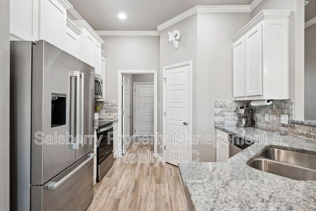 Building Photo - 3310 Windcrest Dr