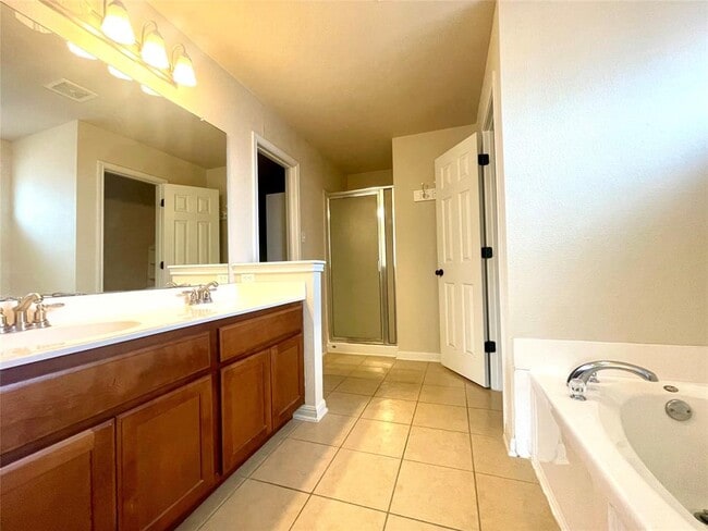 Building Photo - 20625 Farm Pond Ln