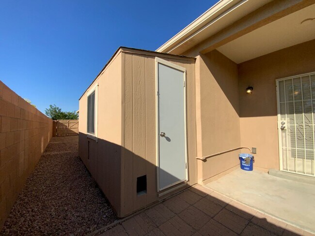 Building Photo - 4 Bedroom Single Story Home Available Near...