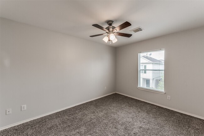 Building Photo - 1722 Redwing Bluff Dr