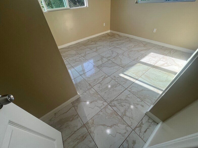 Building Photo - 4932 Campanile Dr