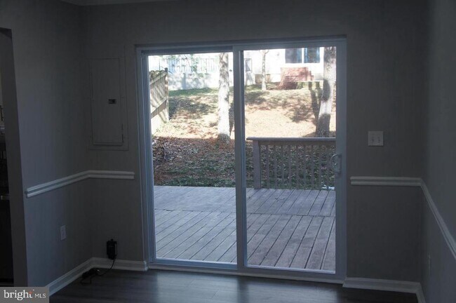 Building Photo - 5814 Holly Springs Dr N