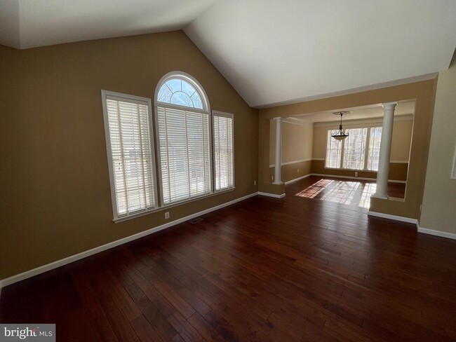 Building Photo - 21330 Meadow Field Ct