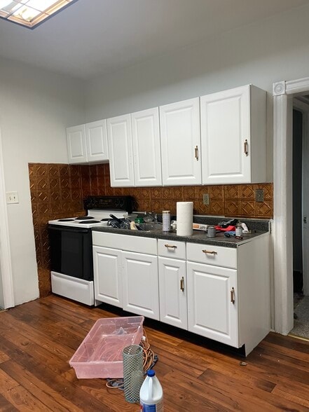 Building Photo - 219 W Lancaster Ave