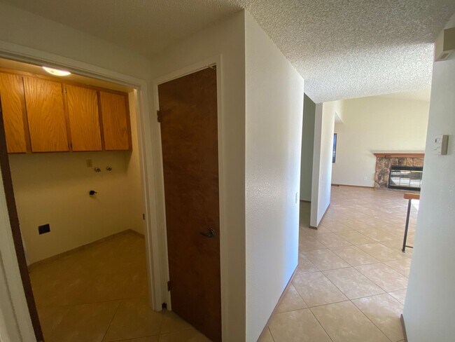 Building Photo - Well Maintained, Large Corner Lot