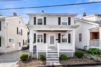 Building Photo - 611 Lincoln Pl