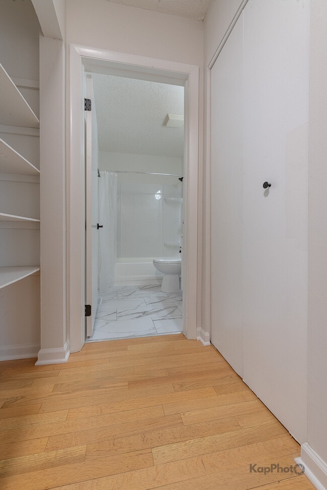 Building Photo - 8170 Northway Dr