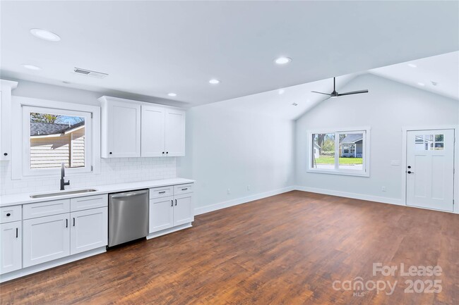 Building Photo - 931 N Granard St