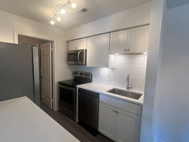 Interior Photo - Oak Park Manor