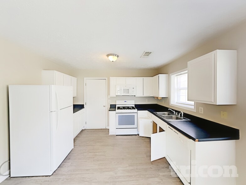 Building Photo - 936 Edgewood Ln