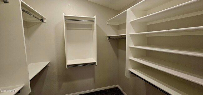 Building Photo - 841 E Lovegrass Dr