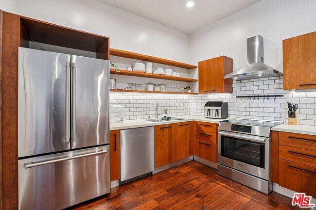 Building Photo - 801 S Grand Ave