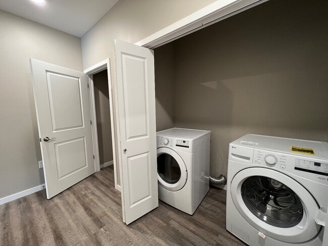 Building Photo - 4440 - 4450 S 26th St