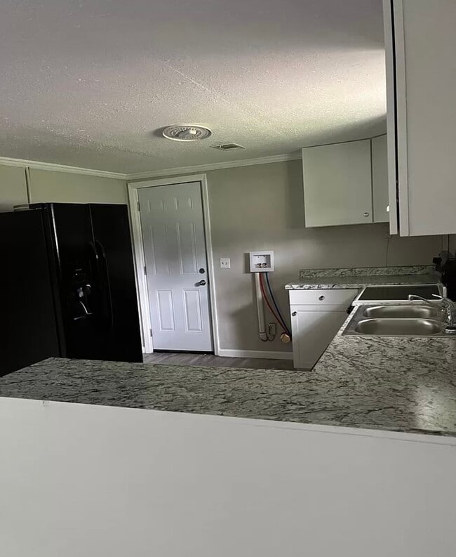Building Photo - 103 Wesley Dr