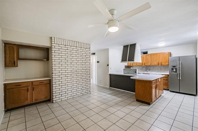 Building Photo - 6615 Blue Ridge Dr