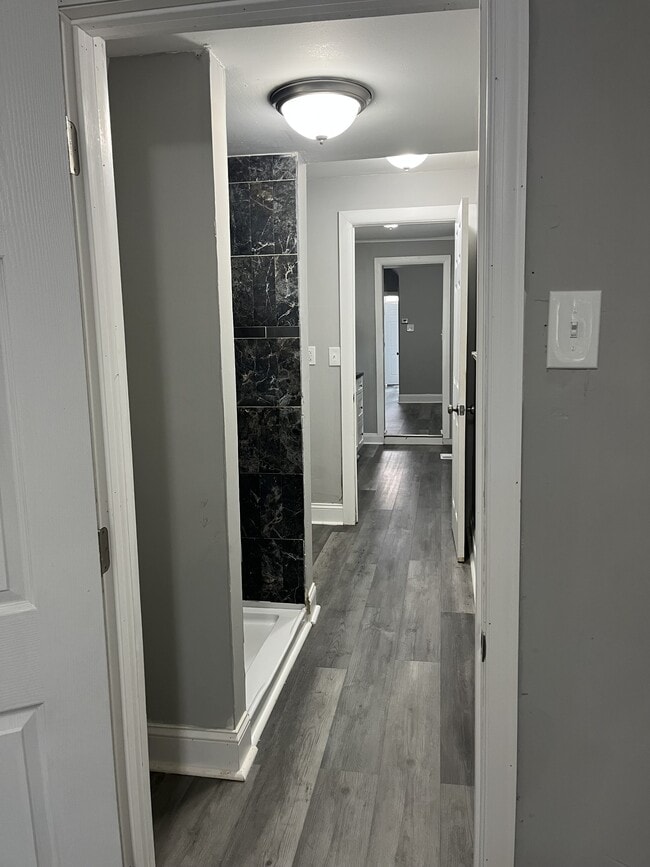 Building Photo - 322 E 11th St