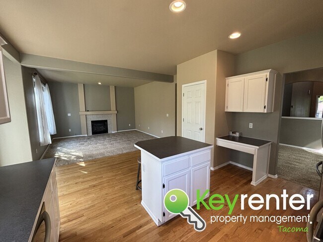 Building Photo - Elegant Browns Point Living with Backyard ...