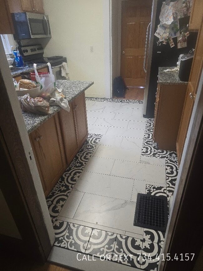 Building Photo - 818 Packard St