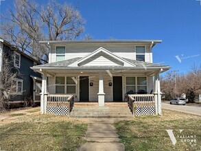 Building Photo - Renovated 2-Bedroom, 1.5-Bathroom Duplex i...