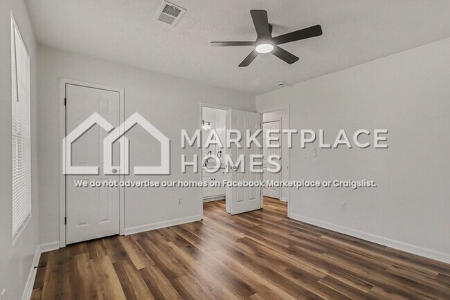 Building Photo - 5415 Glen Haven Dr