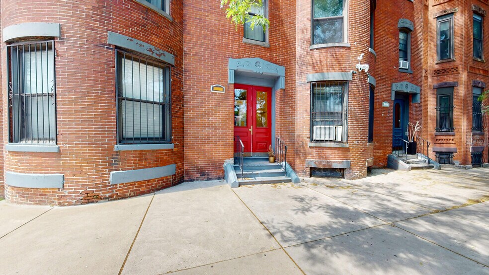 Primary Photo - 86 Hammond St