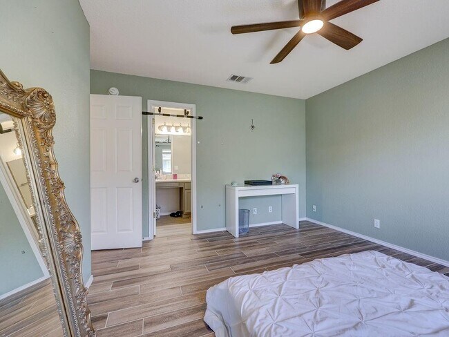 Building Photo - 148 Sapphire Lake Dr