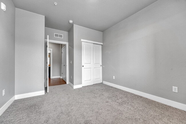 Building Photo - $1,775 - 2 Bed, 2 Bath Condo in Aurora with Central AC, and In Unit Laundry!