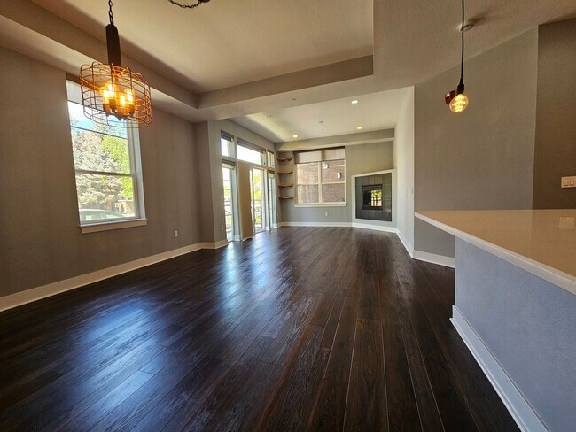 Building Photo - Congress Park High Rise Living! Huge Main Floor 2 Bed 2 Bath