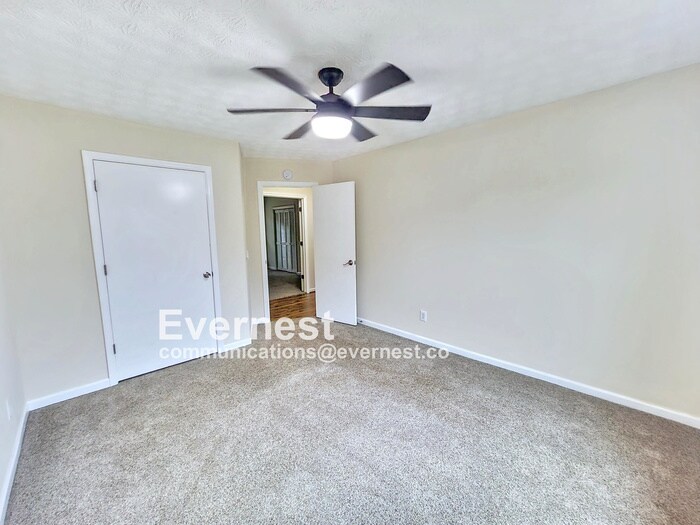 Building Photo - 2047 Arbor Forest Dr SW