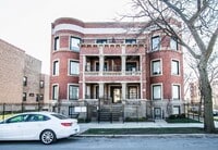 Building Photo - Stylish Bronzeville 2BR with Parking, Storage & Modern Finishes