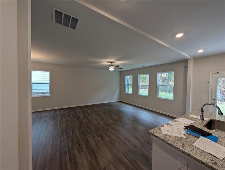 Building Photo - 116 Parkwood Dr