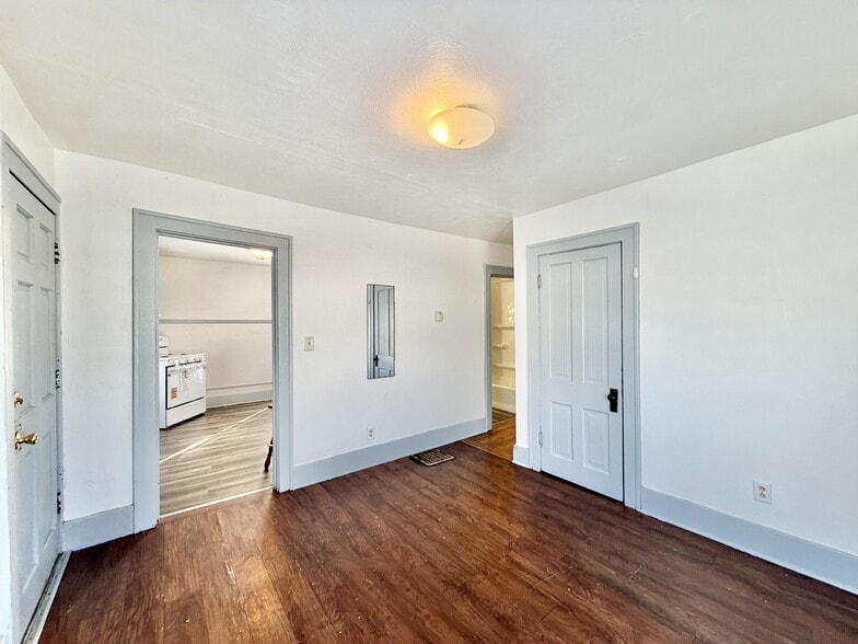 Building Photo - 603 S Jackson St