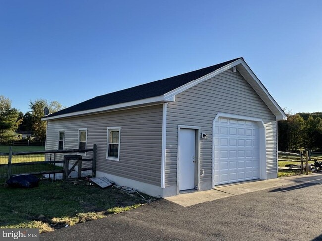 Building Photo - 1213 Old Love Point Rd