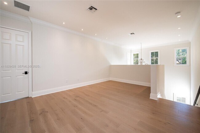 Building Photo - 680 Destacada Ave