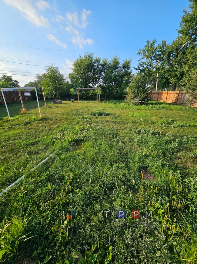 Building Photo - 1212 35th St NE