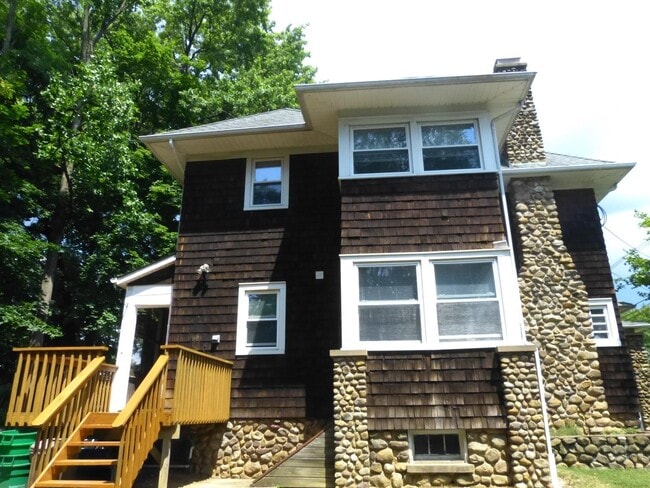Building Photo - 27 S Middletown Rd