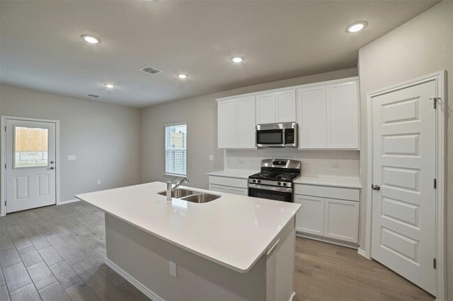 Building Photo - 4501 Bridal Veil Dr