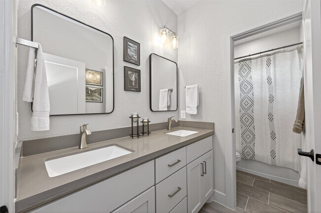 Building Photo - 9979 Pebble Glen Dr