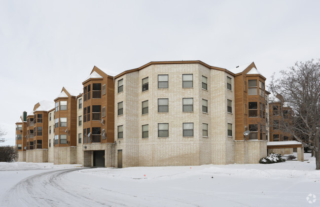 Building Photo - Summit Oaks Apartments