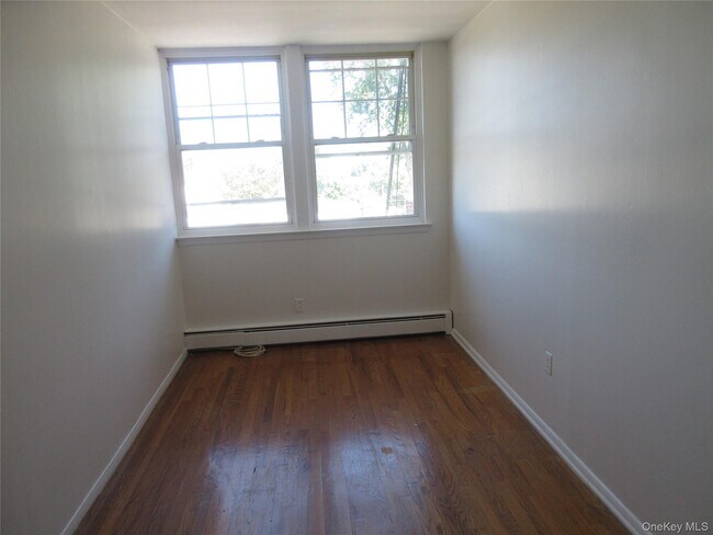 Building Photo - 108 Coolidge St
