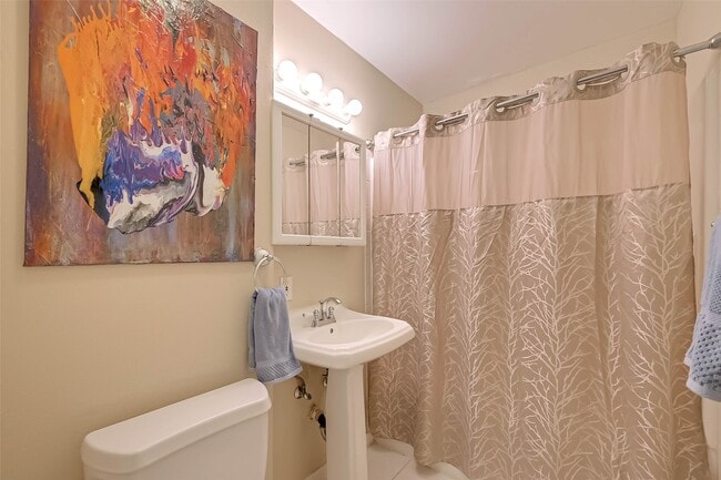 Building Photo - 6018 Berendo St