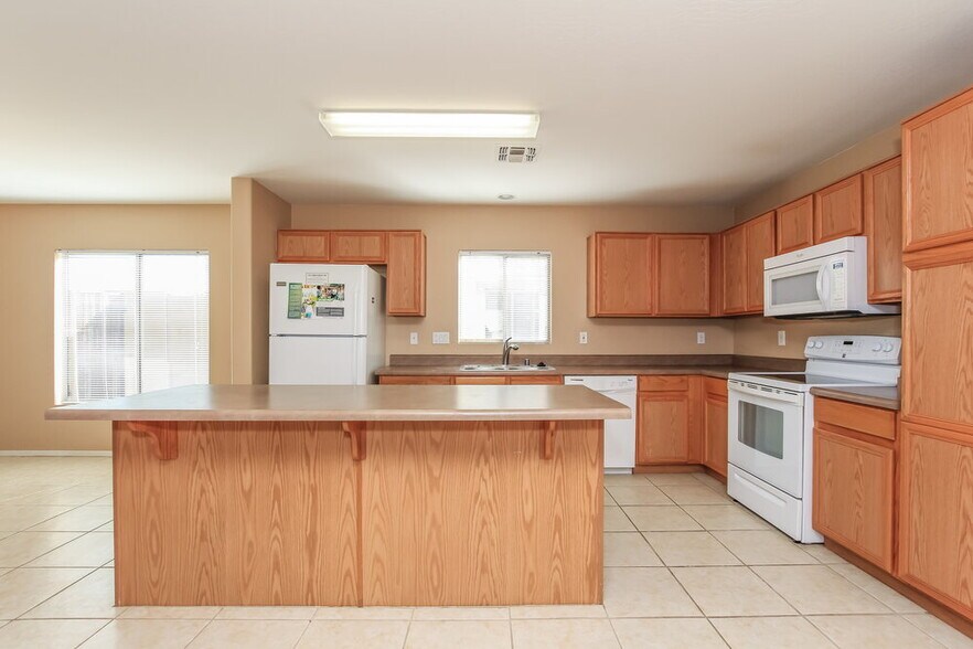 Building Photo - 12901 N 127th Ln