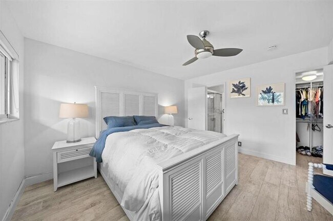 Building Photo - 1199 Hillsboro Mile